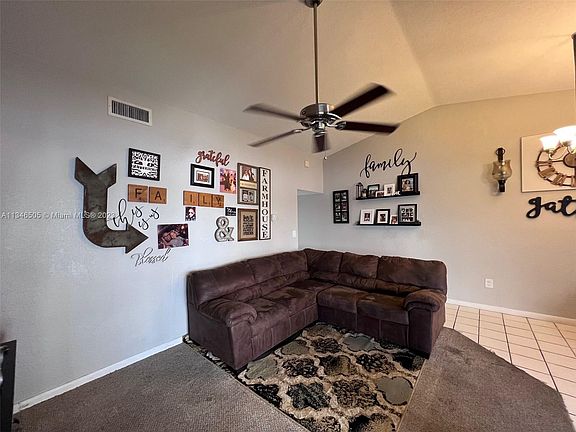 4th image of 929 Hamilton Dr #929D