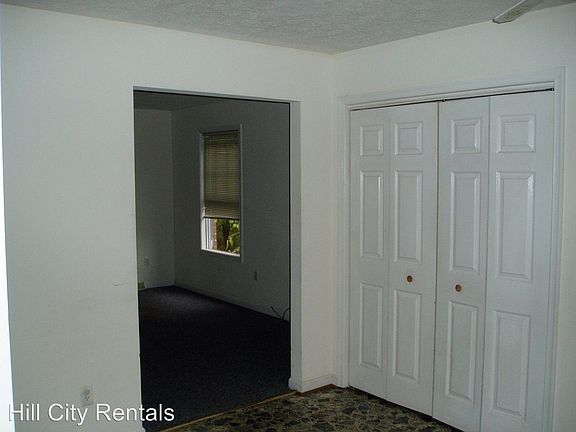 4th image of 6012 Igloe Dr #B
