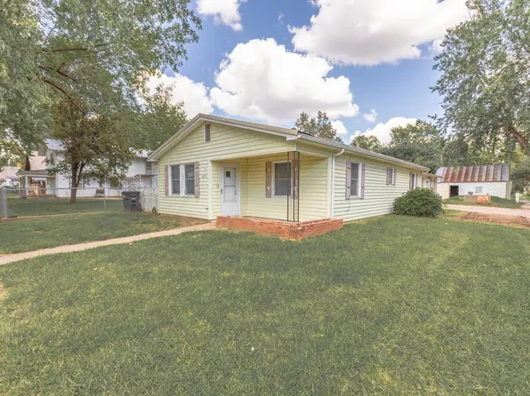 834 S A St, Arkansas City, KS 67005