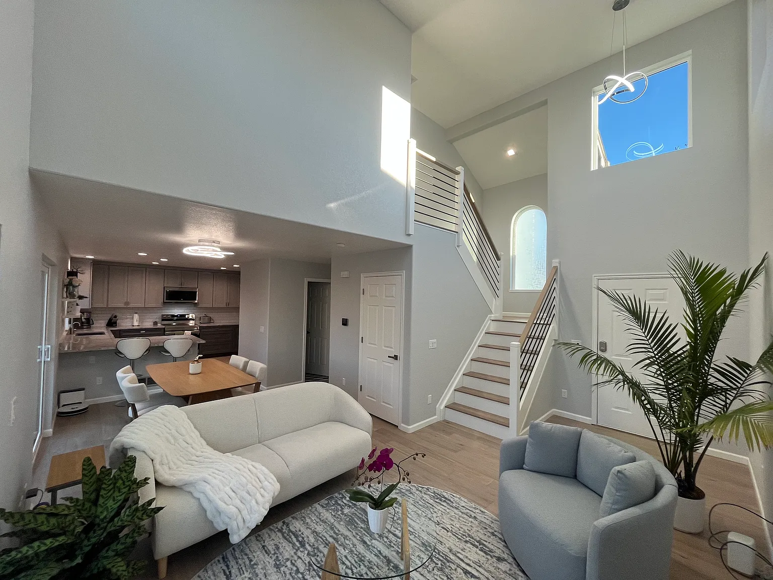 3 bed, 2100 sqft, $4,750 — Photo 3