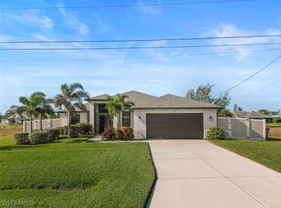 610 SW 11th Pl, Cape Coral, FL 33991