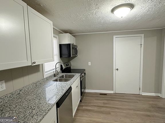 4th image of 700 Hill St