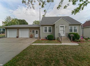 1208 6th St, Grundy Center, IA 50638