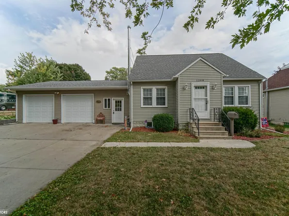 1208 6th St, Grundy Center, IA 50638
