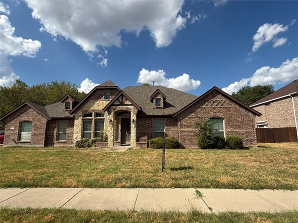 1253 Carriage Creek Dr, Desoto, TX 75115