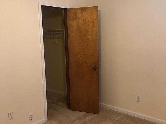 5th image of 8216 Tina Dr NE