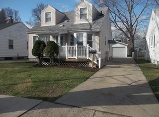 18761 Washtenaw St, Harper Woods, MI 48225