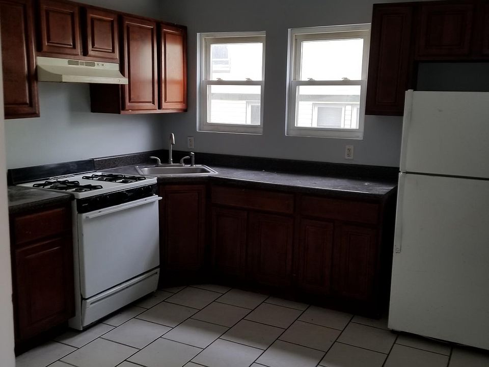 2nd image of 290 Weequahic Ave #2