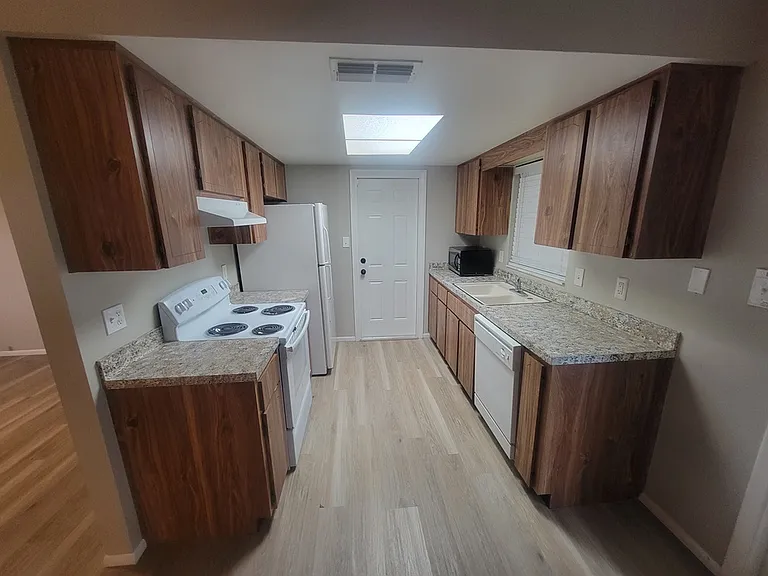 1305 Calamondin Dr — Photo 7