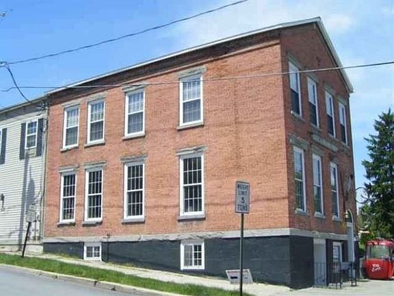 3rd image of 123 Broad St
