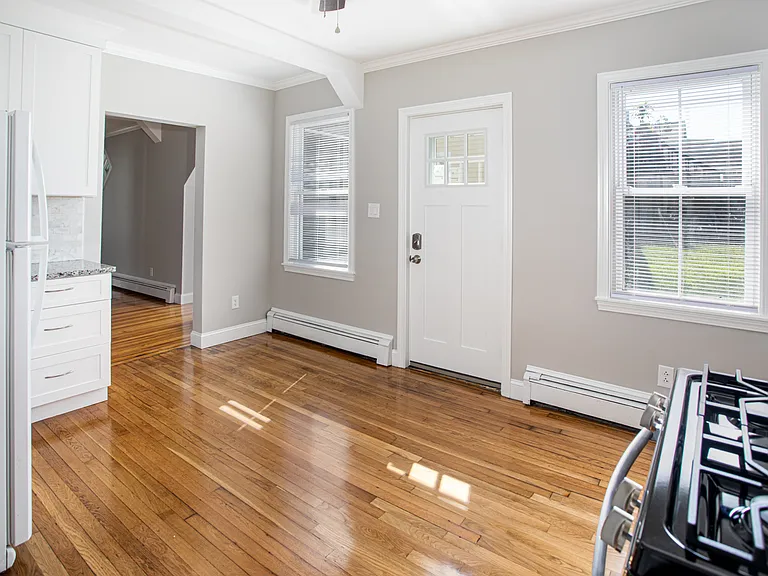 446 Main St — Photo 4