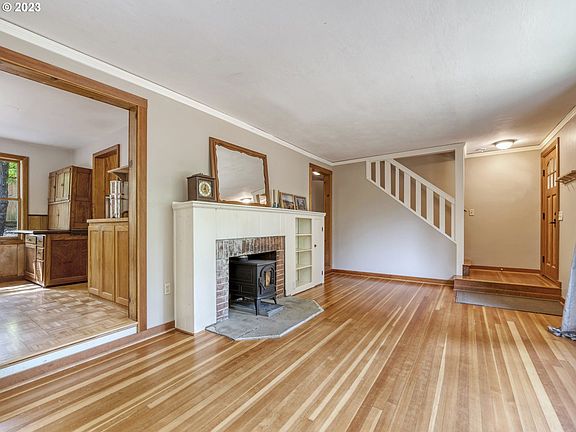 5th image of 2660 Emerald St