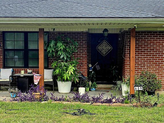 3rd image of 609 Navarre St