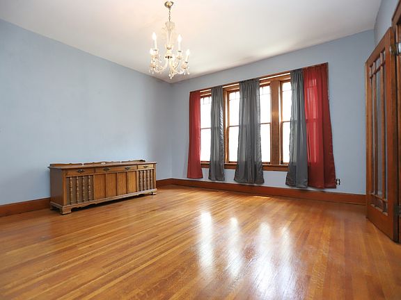 5th image of 1014 E Blackford Ave