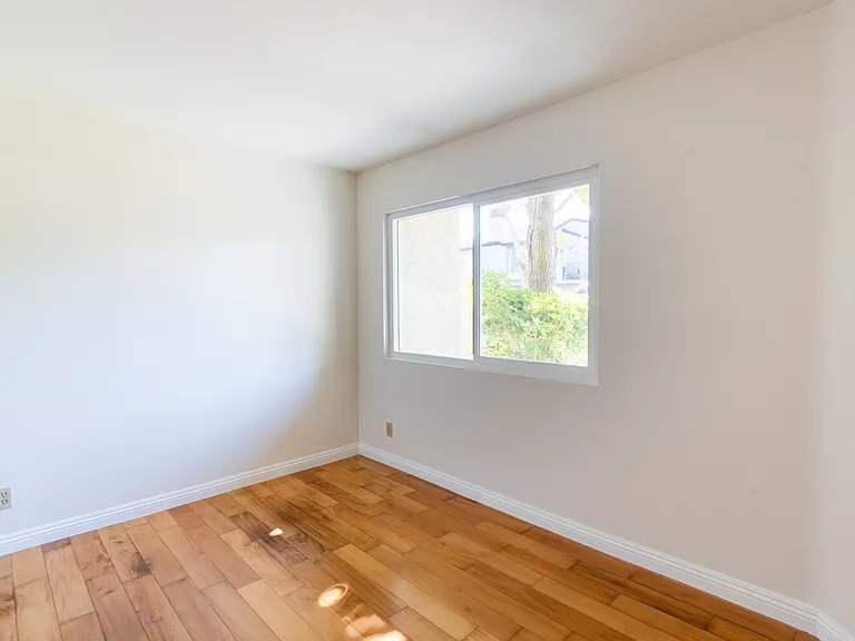 227 Stanford Ct — Photo 13