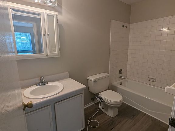 5th image of 2900 Lawnridge Ct APT D