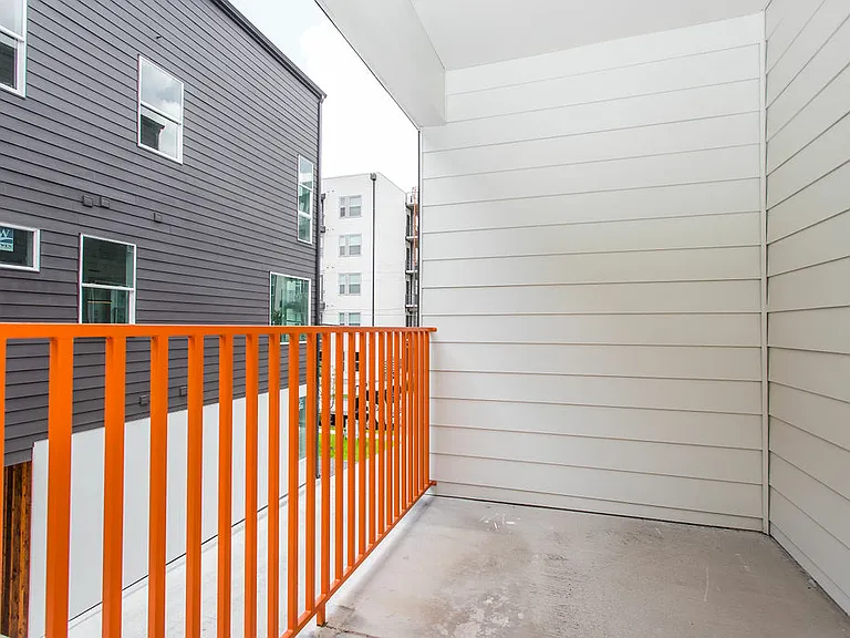 4001 Roseland Ave — Photo 94