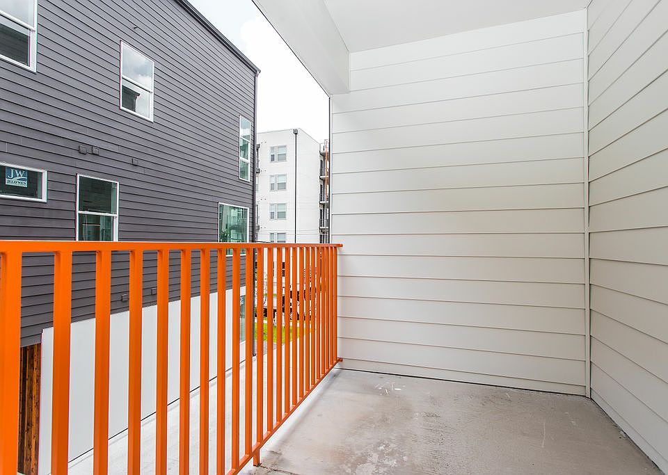 1st image of 4001 Roseland Ave #S5