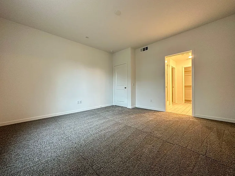 2326 Village Ct — Photo 4
