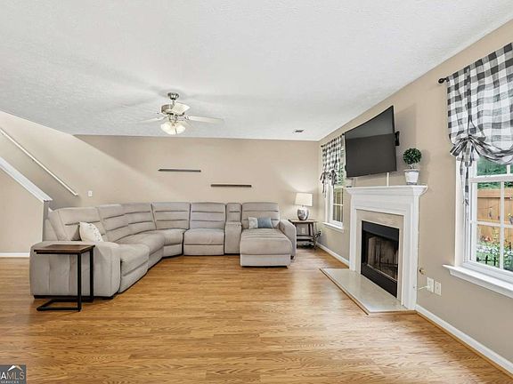5th image of 313 Westminster Dr