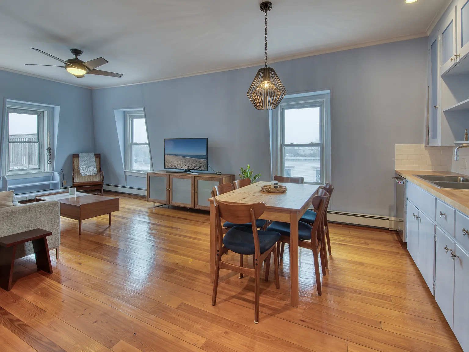 Westhampton Beach Penthouse Condo Summer Rental — Photo 2