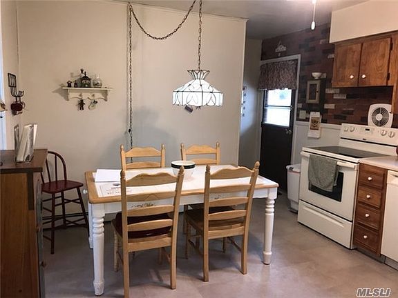 4th image of 47 Forest Ave