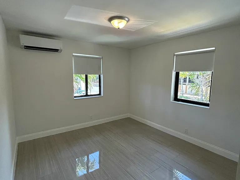918 NE 15th Ave #4 — Photo 8