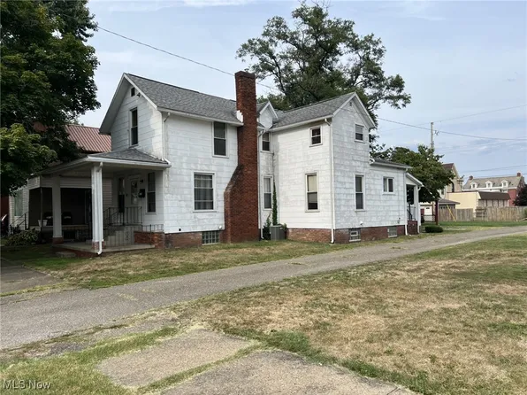 633 Parrish St, Uhrichsville, OH 44683