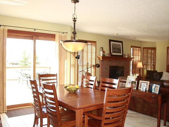 4th image of 36 Kingston Dr