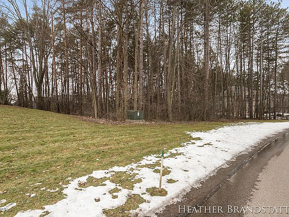 2nd image of 4927 Tall Pines Ct SE