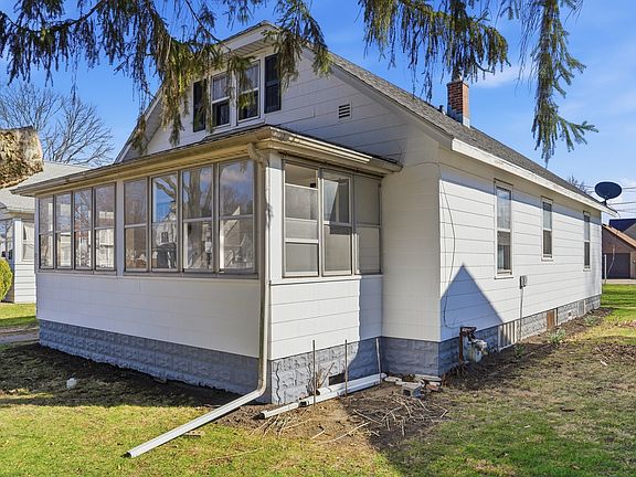 2nd image of 507 W 12th St
