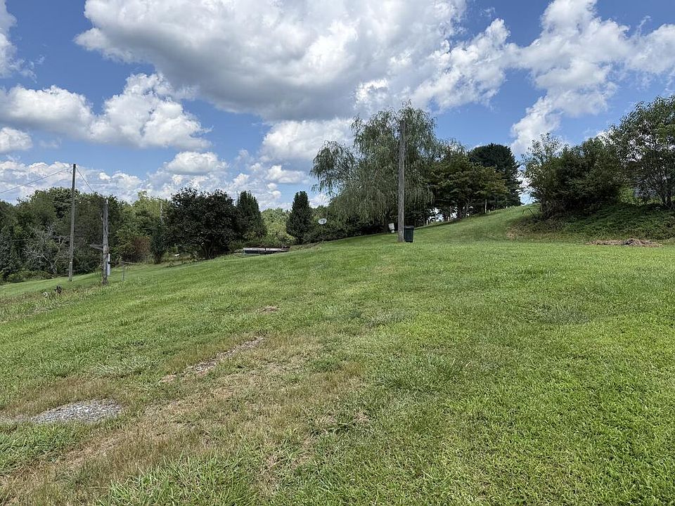 2nd image of 2814 Lime Kiln Rd
