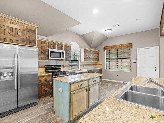 4th image of 1301 Rocky Ridge Trl