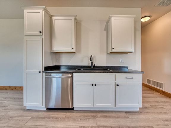 4th image of 307 Sassafras Ct