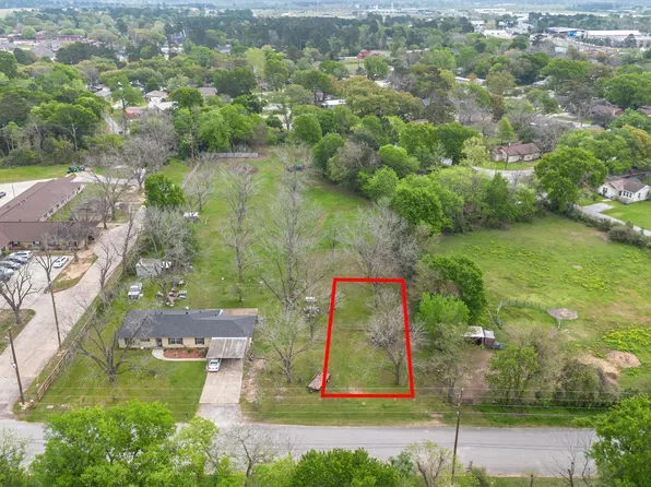 535 N Peach St, Tomball, TX 77375