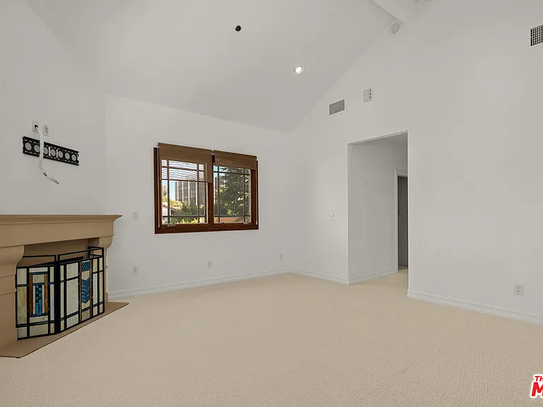 512 N Linden Dr — Photo 24