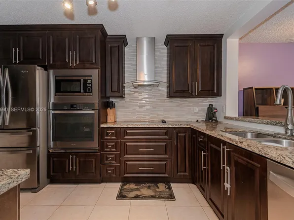 11733 NW 11th St, Pembroke Pines, FL 33026