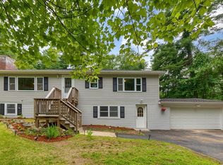 40 Chestnut Rd, Tyngsboro, MA 01879
