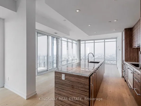 488 SW University Ave, Toronto, ON