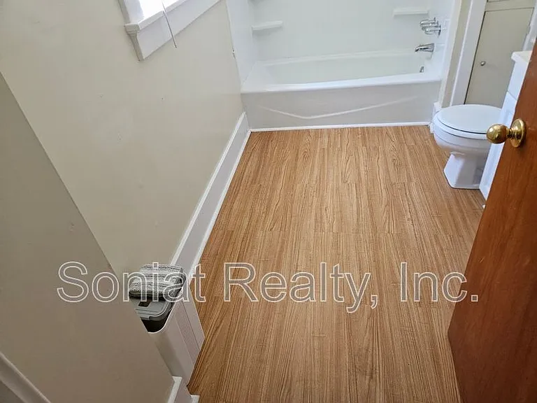 110 S Pierce St #C — Photo 17