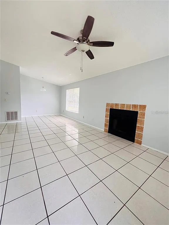 2 bed, 2.0 bath, 912 sqft, $1,395 — Photo 2