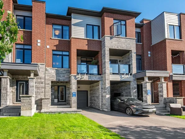209 Vivant St, Newmarket, ON L3X 0K7
