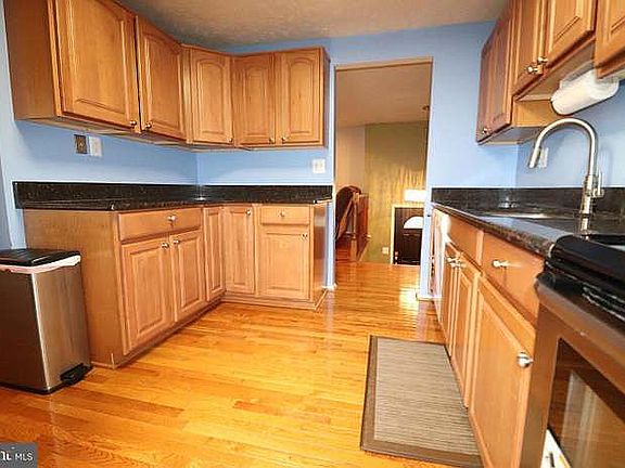 5th image of 9405 Mirror Pond Dr