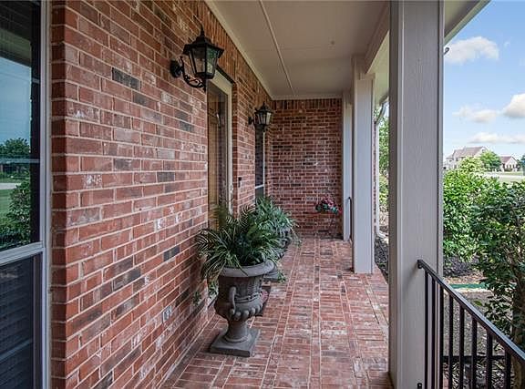 3rd image of 6002 Dumont Ct