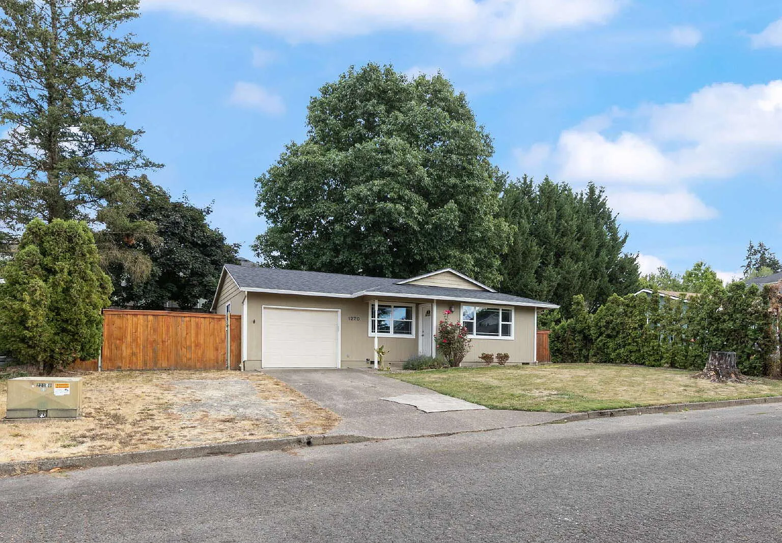 3 bed, 1.0 bath, 1024 sqft, $2,100 — Photo 1