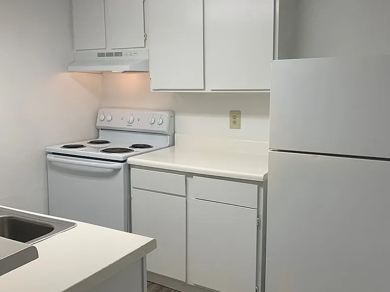 Emerald Cove Apartments — Photo 102