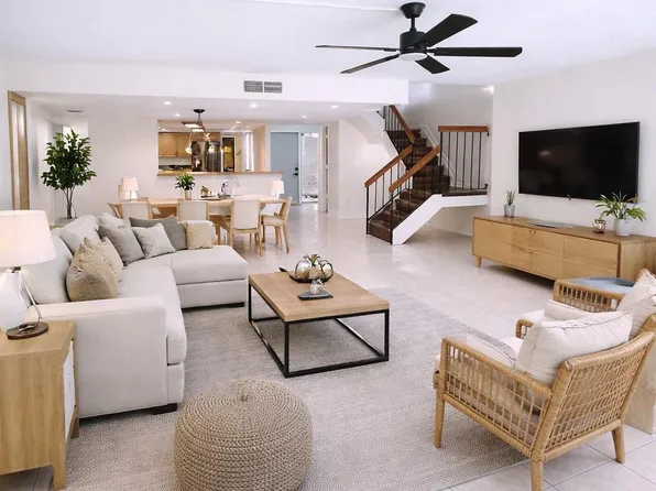 793 NE 206th St, Miami, FL 33179