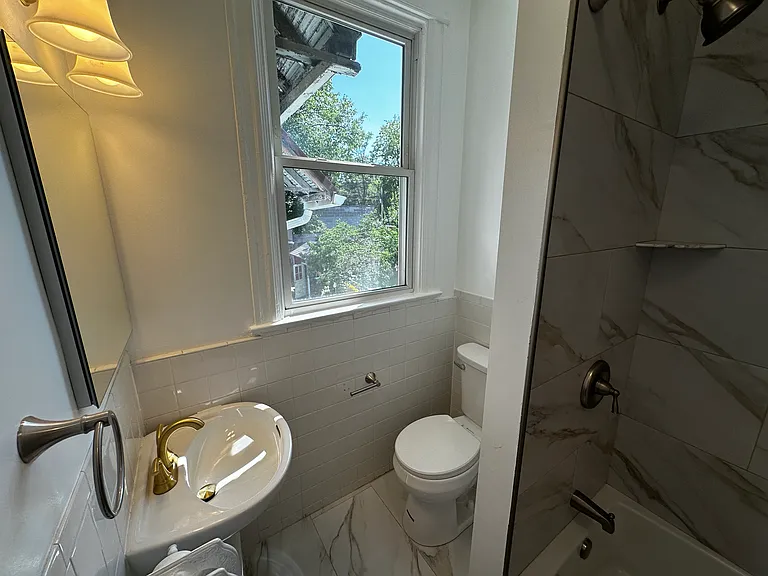 1223 F St NE — Photo 24