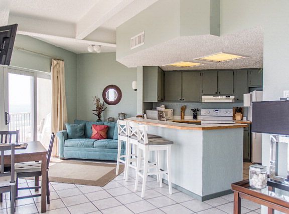 4th image of 2000 Gulf Blvd #904