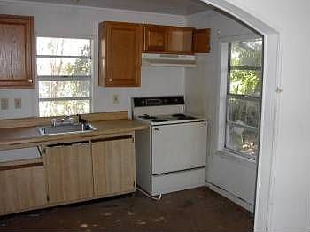 3rd image of 628 S Pine St